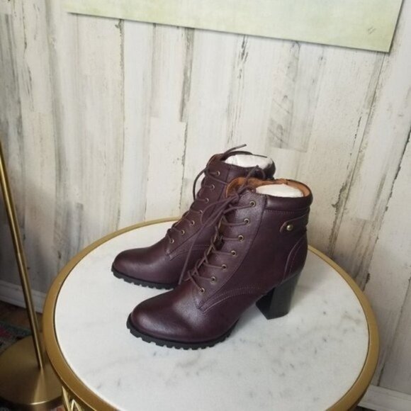 Style & Co Cassyn Lace-Up Lug Sole Booties Wine 10M - Picture 6 of 6